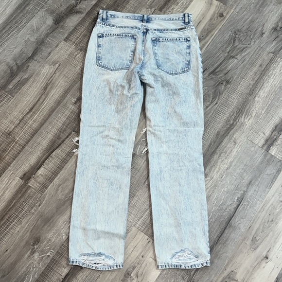 Distressed Jeans - Picture 4 of 9